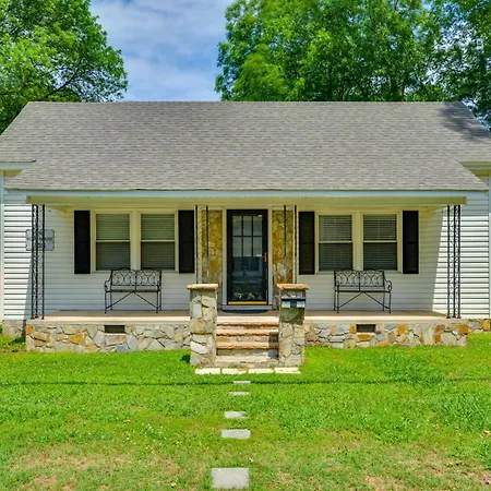 Adorable Charlotte Vacation Rental In Noda!